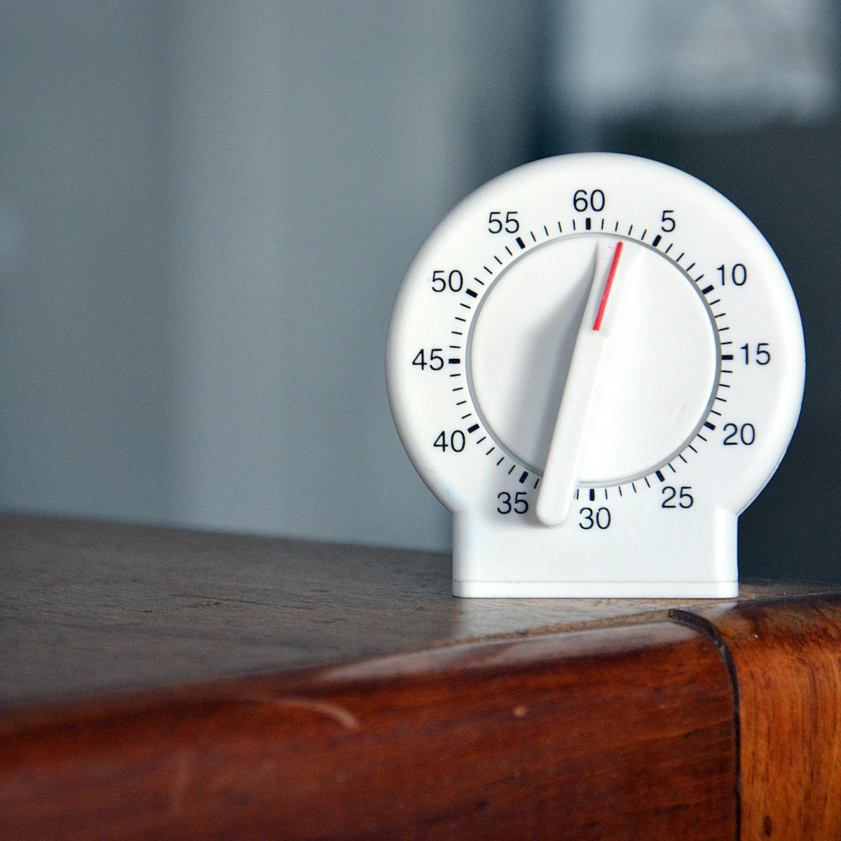 A classic analog kitchen timer, the kind that inspired the pomodoro technique